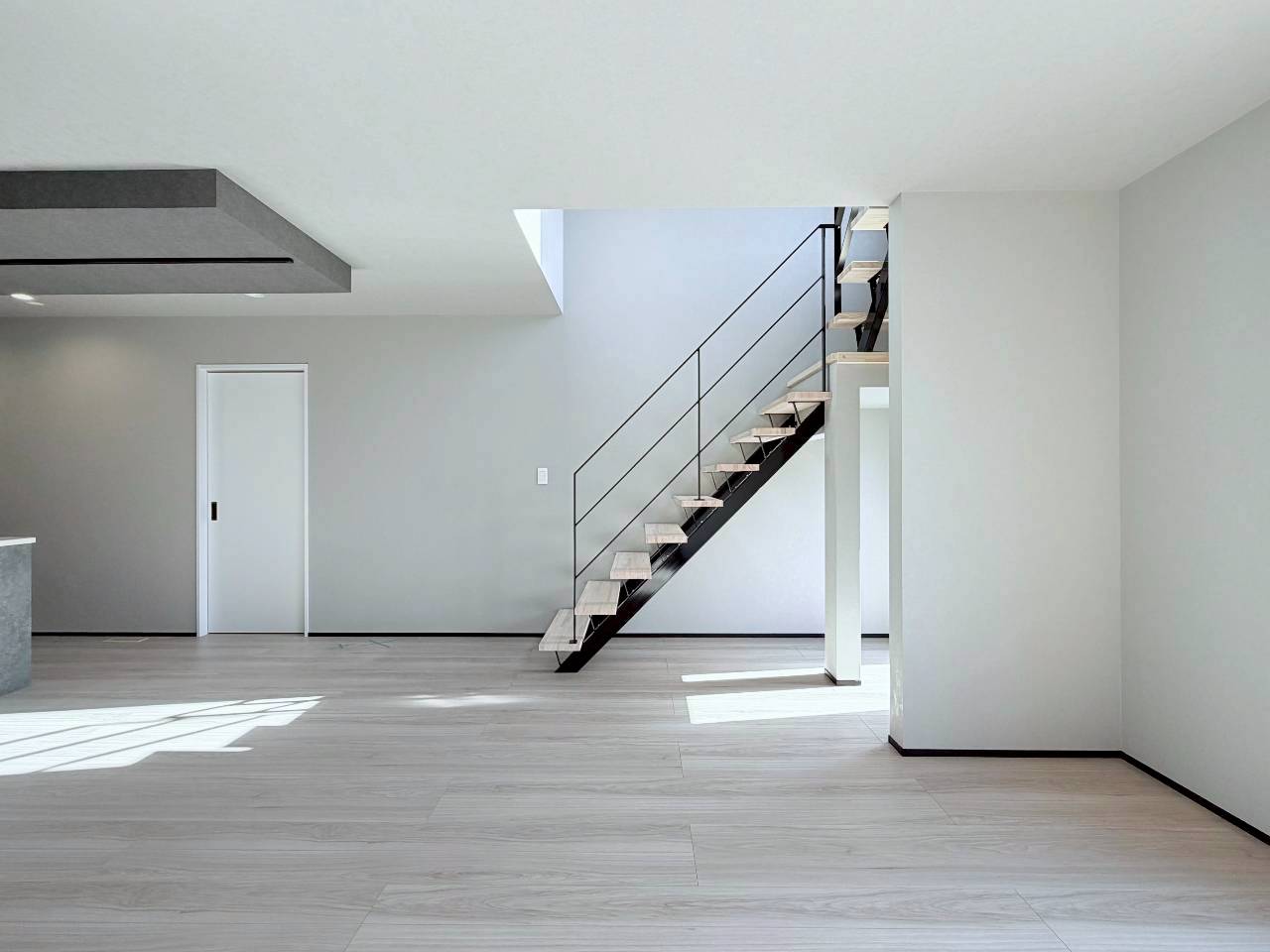 魅せる階段が、暮らしの主役になる家